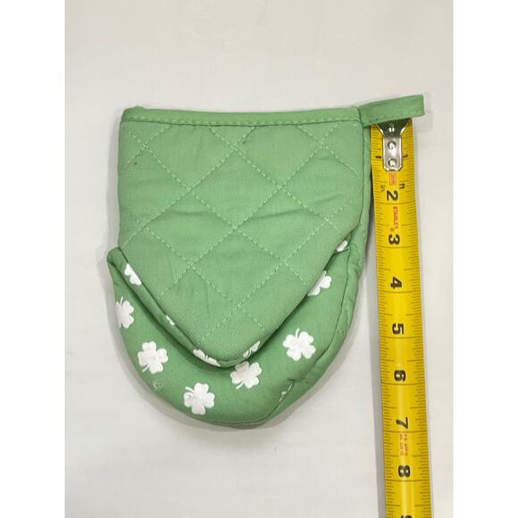 Mini Vintage Kitchen Glove With Clover Leaves - Picture 6 of 7